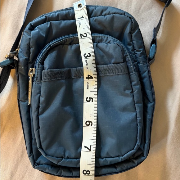 LeSportsac Blue Crossbody Bag NWOT - Picture 4 of 8